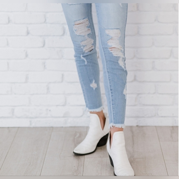 Kancan At Last Distressed Button Fly Skinny Jeans - Picture 2 of 9